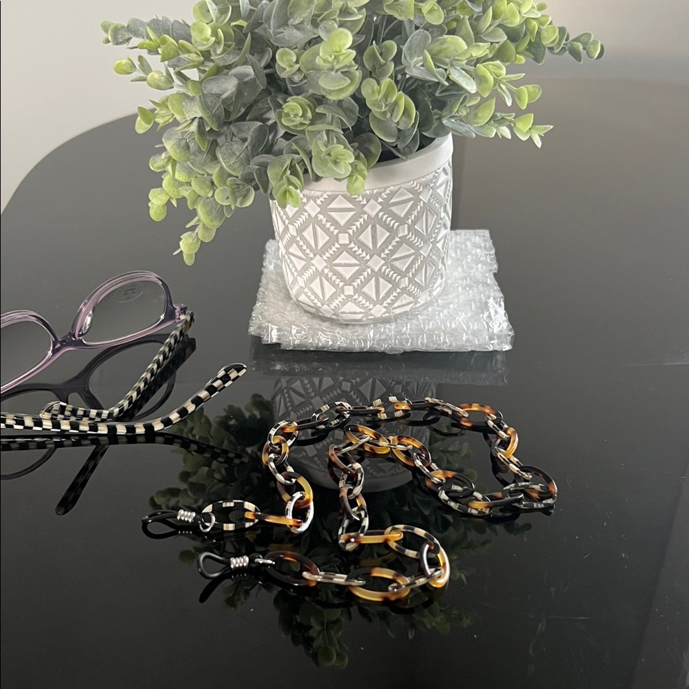 MacKenzie-Child’s Courtly Check Eyeglasses Chain - Picture 4 of 7